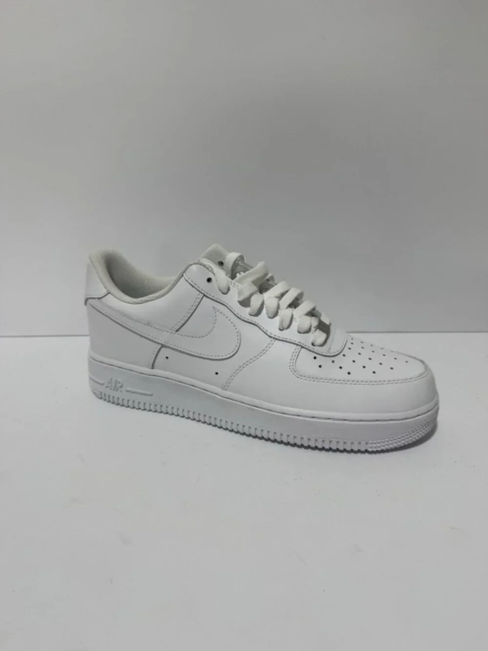 Nike Men’s Air Force 1 07 Sneakers White Size 10.5 M